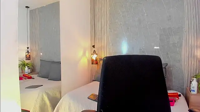 Snapshot of Eva_milfxxx chatting on 03-27-26, 01:44 Eva milfxxx online show from 03-27-26, 01:44