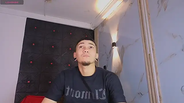 Logan and Reachel online show from 04-15-26, 11:28