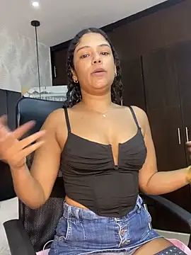 Miaafoxx   online show from 03-28-26, 07:46