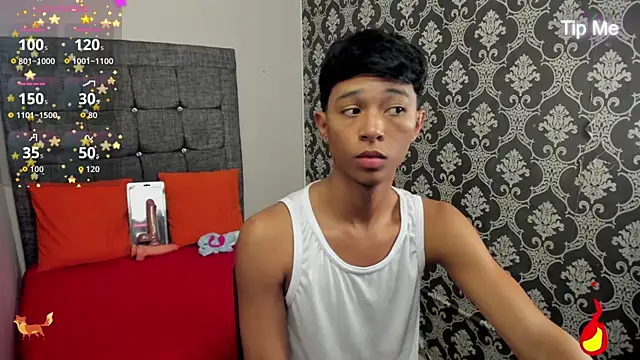 Snapshot of Little_Twink19x chatting on 06-26-26, 07:40 Little Twink19x online show from 06-26-26, 07:40