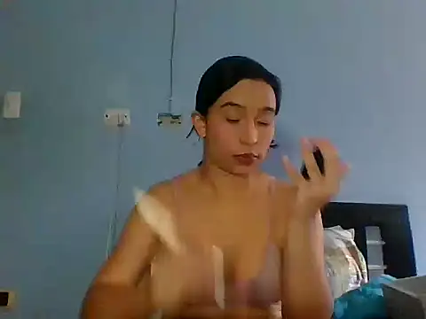 Snapshot of scarlettscottx_ chatting on 04-21-26, 02:56 scarlettscottx online show from 04-21-26, 02:56