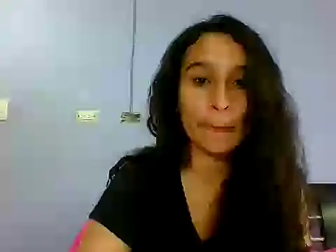 Snapshot of scarlettscottx_ chatting on 04-25-26, 08:06 scarlettscottx online show from 04-25-26, 08:06