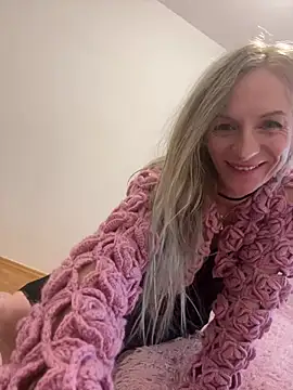 Snapshot of Faiiry_ chatting on 03-27-26, 04:29 Faiiry online show from 03-27-26, 04:29