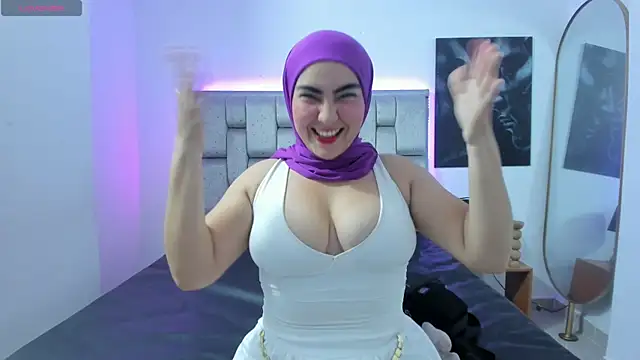 Snapshot of Malika_Noor chatting on 07-17-26, 03:18 Malika Noor online show from 07-17-26, 03:18