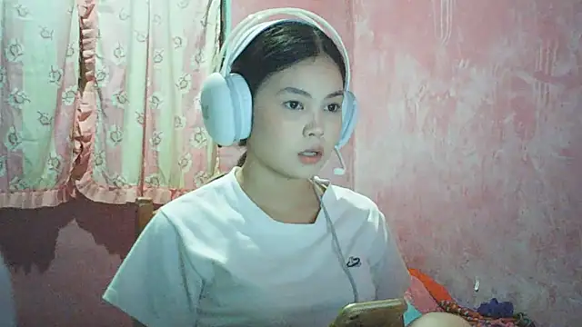 Snapshot of DessertFlower chatting on 05-05-26, 04:09 DessertFlower online show from 05-05-26, 04:09