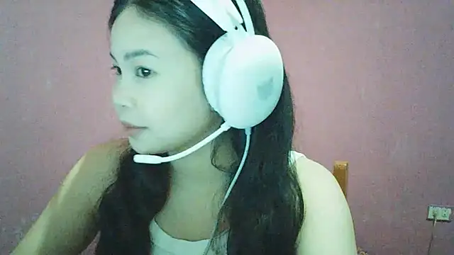 Snapshot of DessertFlower chatting on 05-17-26, 04:21 DessertFlower online show from 05-17-26, 04:21
