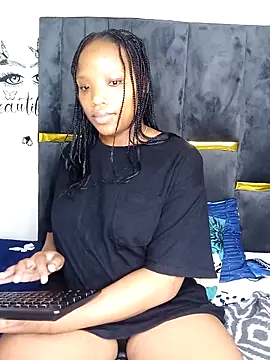 Snapshot of Divine_Beautyxx chatting on 04-13-26, 03:56 Divine Beautyxx online show from 04-13-26, 03:56