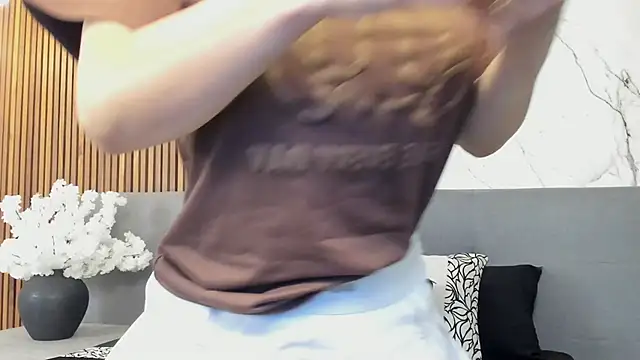 Amara Velvet  online show from 06-20-26, 08:33
