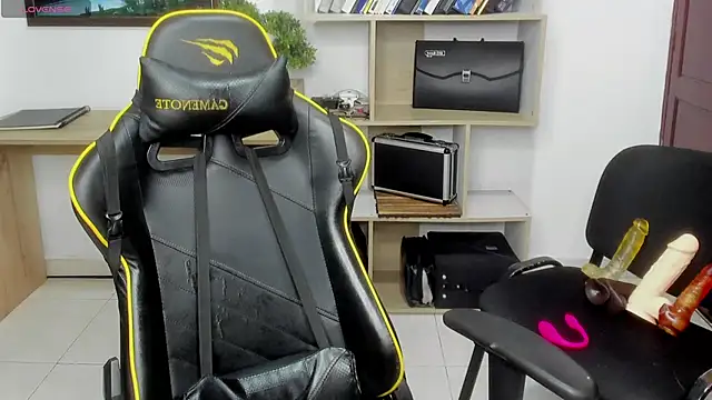 Snapshot of valeriavelasquez chatting on 03-25-26, 09:43 valeriavelasquez online show from 03-25-26, 09:43