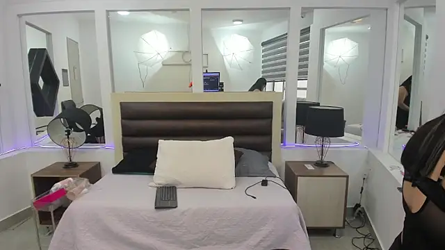 AbbieVous online show from 05-11-26, 12:00