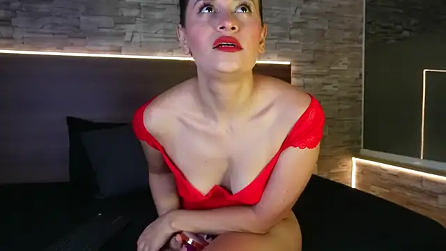 Snapshot of zenda_Biancha chatting on 04-21-26, 11:49 zenda Biancha online show from 04-21-26, 11:49