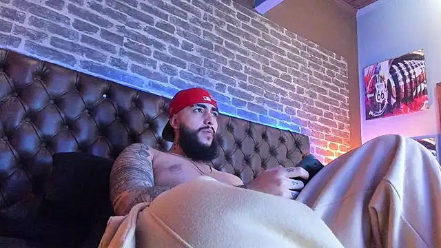 SantiagoHincapiie online show from 03-08-26, 04:27