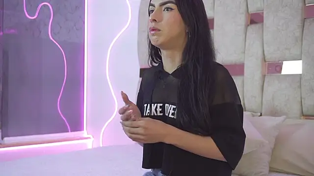 Fernanda thail  online show from 04-06-26, 08:32