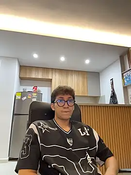 Apolo 137 online show from 04-16-26, 02:23