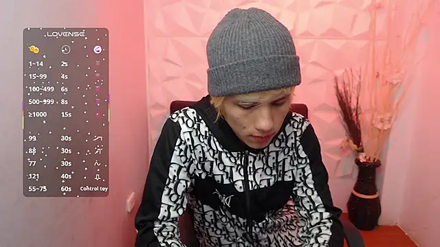 Snapshot of Stich_23 chatting on 06-21-26, 05:10 Stich 23 online show from 06-21-26, 05:10