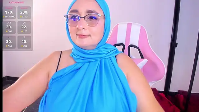 Snapshot of HijabiMilff chatting on 06-23-26, 04:38 HijabiMilff online show from 06-23-26, 04:38