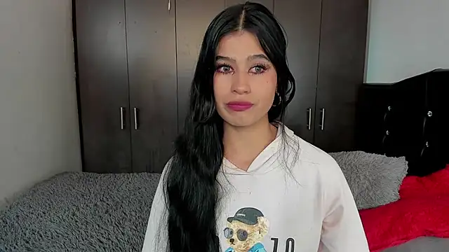LatinaQueen23 online show from 07-01-26, 03:23