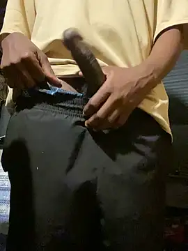 Snapshot of itsbussin80 chatting on 03-20-26, 05:07 itsbussin80 online show from 03-20-26, 05:07