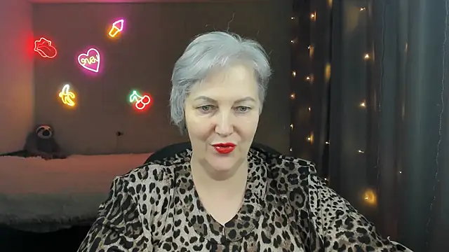Snapshot of Mary-Leee chatting on 03-10-26, 05:40 Mary-Leee online show from 03-10-26, 05:40