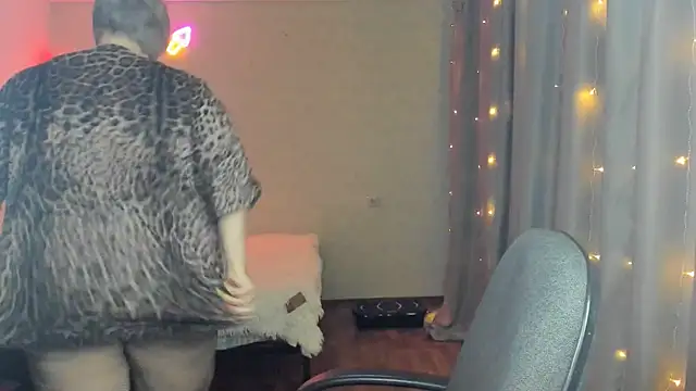 Snapshot of Mary-Leee chatting on 03-11-26, 06:52 Mary-Leee online show from 03-11-26, 06:52