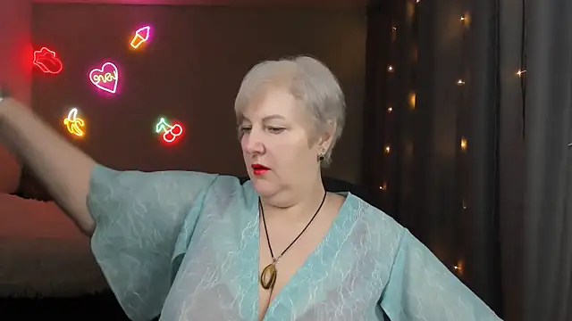 Snapshot of Mary-Leee chatting on 04-09-26, 04:23 Mary-Leee online show from 04-09-26, 04:23