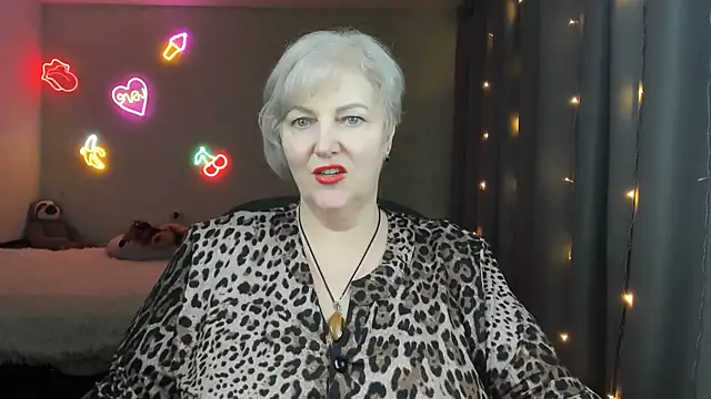 Snapshot of Mary-Leee chatting on 04-09-26, 06:52 Mary-Leee online show from 04-09-26, 06:52