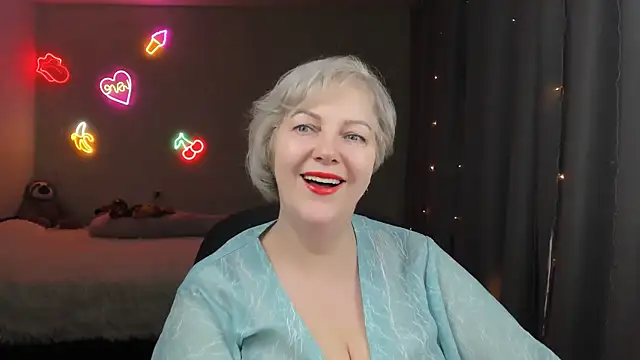 Snapshot of Mary-Leee chatting on 04-12-26, 06:51 Mary-Leee online show from 04-12-26, 06:51