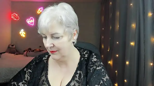 Snapshot of Mary-Leee chatting on 04-15-26, 06:26 Mary-Leee online show from 04-15-26, 06:26