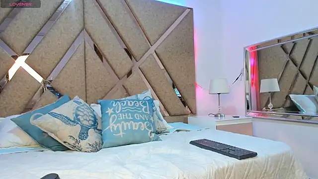 Snapshot of Tashi7 chatting on 03-16-26, 02:10 Tashi7 online show from 03-16-26, 02:10