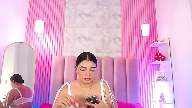 ArianaRougee online show from 05-19-26, 11:05