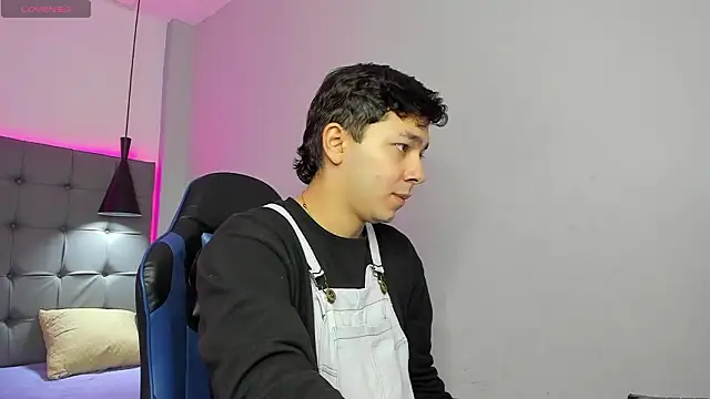 Snapshot of Julian_Smith21 chatting on 03-19-26, 12:31 Julian Smith21 online show from 03-19-26, 12:31