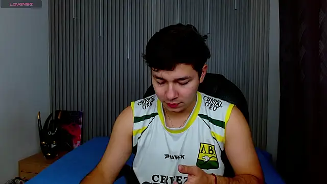 Snapshot of Julian_Smith21 chatting on 04-06-26, 04:10 Julian Smith21 online show from 04-06-26, 04:10