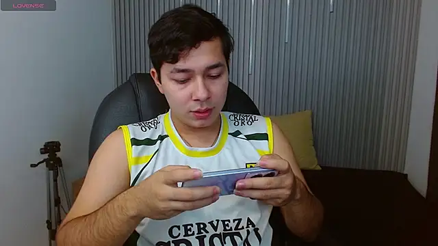 Snapshot of Julian_Smith21 chatting on 04-12-26, 11:54 Julian Smith21 online show from 04-12-26, 11:54