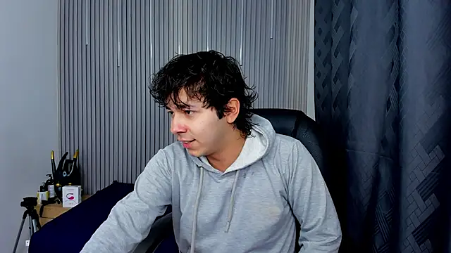 Julian Smith21 online show from 05-26-26, 02:18