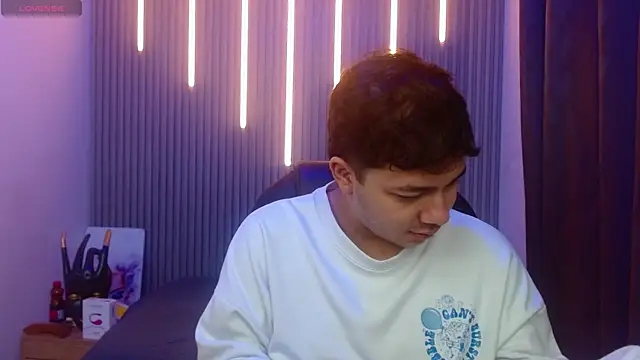 Julian Smith21 online show from 07-12-26, 03:52