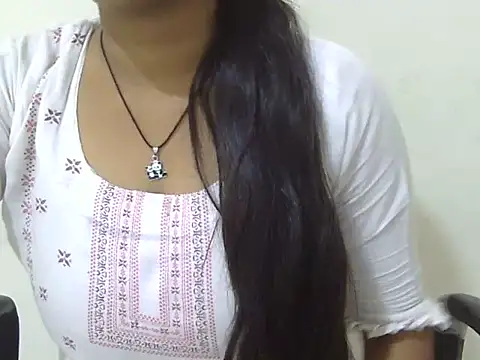 Snapshot of cute_momo_love chatting on 06-17-26, 06:05 cute momo love online show from 06-17-26, 06:05