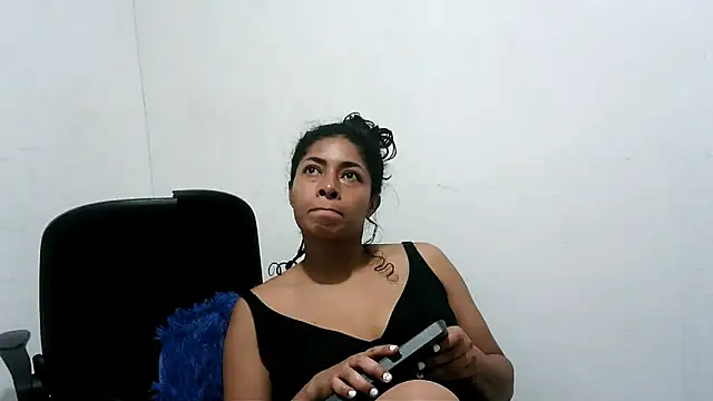 Couplesweethot online show from 04-15-26, 05:09