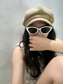 Snapshot of Nancyk6 chatting on 05-17-26, 04:25 Nancyk6 online show from 05-17-26, 04:25