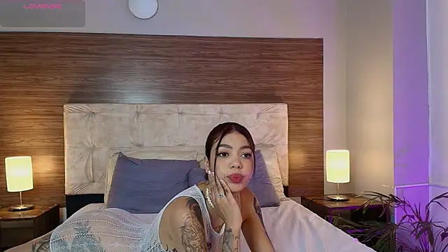 Snapshot of CamilaVelour chatting on 06-24-26, 07:07 CamilaVelour online show from 06-24-26, 07:07