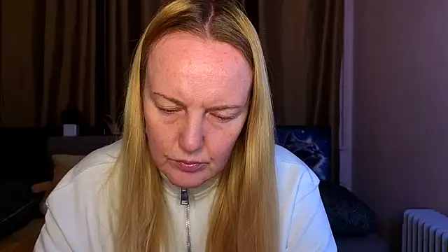 Snapshot of Bella_soulmate chatting on 06-14-26, 05:20 Bella soulmate online show from 06-14-26, 05:20