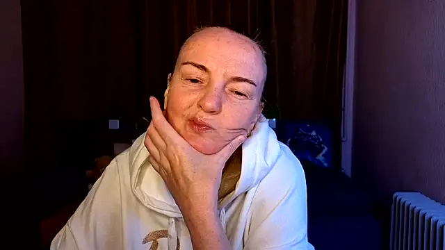 Snapshot of Bella_soulmate chatting on 06-18-26, 05:30 Bella soulmate online show from 06-18-26, 05:30