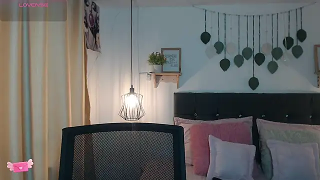 Emma hassani online show from 03-28-26, 02:27