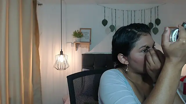 Emma hassani online show from 04-06-26, 01:56