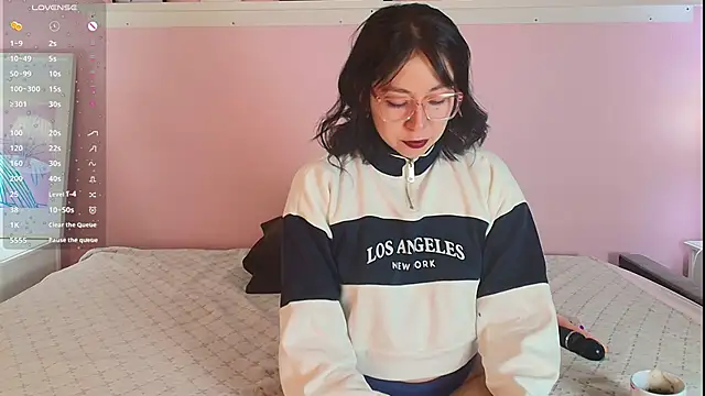 Snapshot of Abigailladyy chatting on 06-22-26, 11:40 Abigailladyy online show from 06-22-26, 11:40