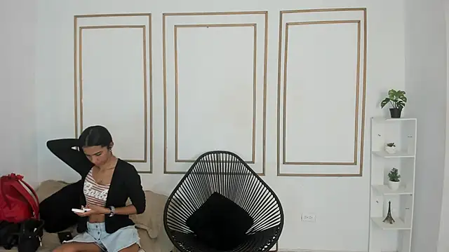 emily gaviria1 online show from 05-17-26, 12:01