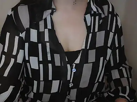 Snapshot of the_ruh chatting on 07-16-26, 11:16 the ruh online show from 07-16-26, 11:16