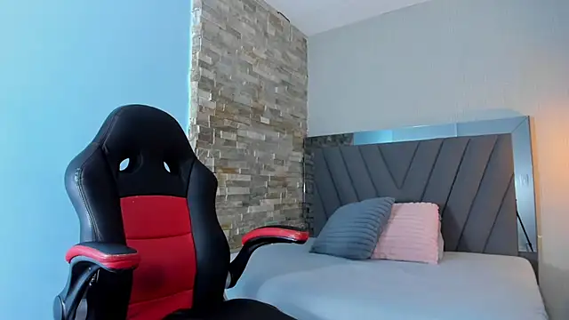 LUCIA KHAN online show from 07-15-26, 07:30