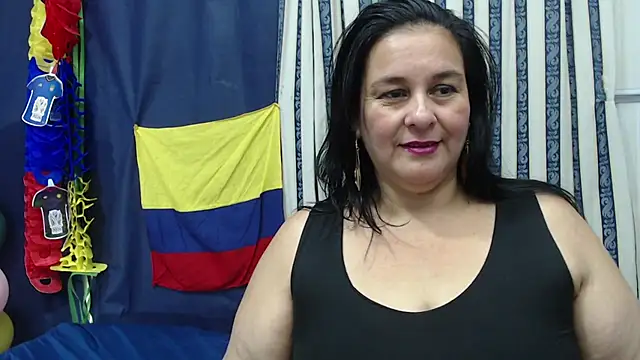 Snapshot of Sharlot_curvy chatting on 06-21-26, 11:40 Sharlot curvy online show from 06-21-26, 11:40