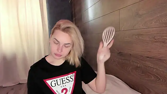 AmmyLuu online show from 04-19-26, 10:36