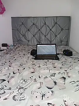 safiya  emira online show from 05-20-26, 02:23